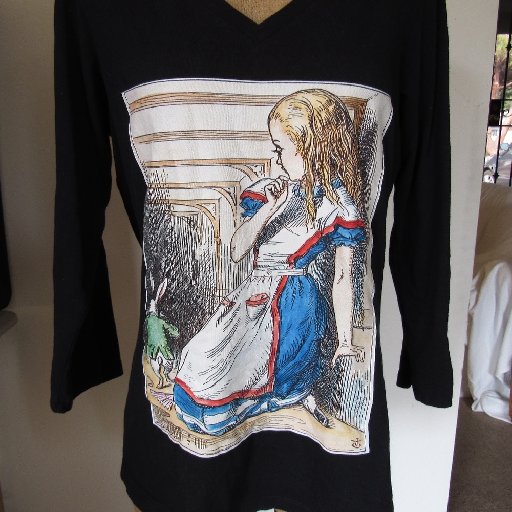 Bella Missy Tee SHirt Alice in Wonderland SZ large - Picture 3 of 11